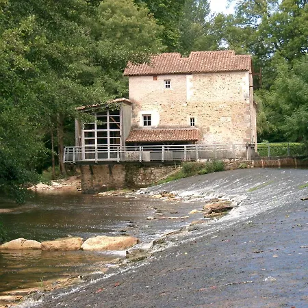 Menet Holiday home Montbron