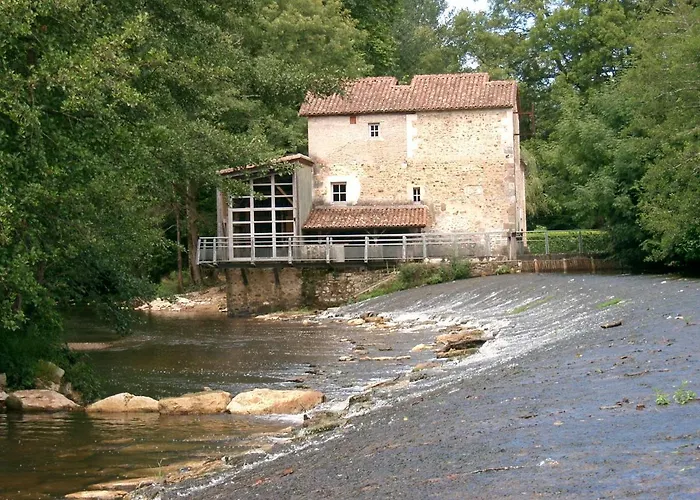 Menet 度假居 Montbron